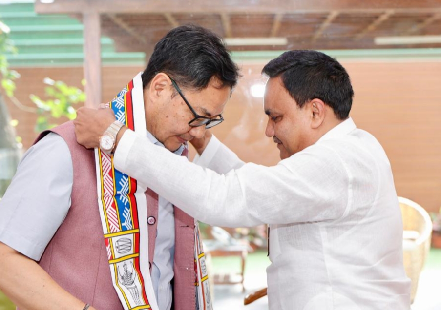 केंद्रीय मंत्री माननीय किरेन रिजीजू जी से छत्तीसगढ़ वक्फ बोर्ड के अध्यक्ष डॉ सलीम राज ने की मुलाक़ात.