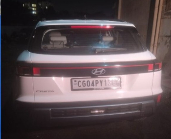 चलती कार से युवक की लाश फेंकी, युवती समेत 3 संदिग्ध हिरासत में, नशे के ओवरडोज से मौत की आशंका