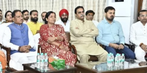 मुख्यमंत्री निवास पर प्रधानमंत्री मोदी का 123वां ‘मन की बात’ सुने विधायक अनुज