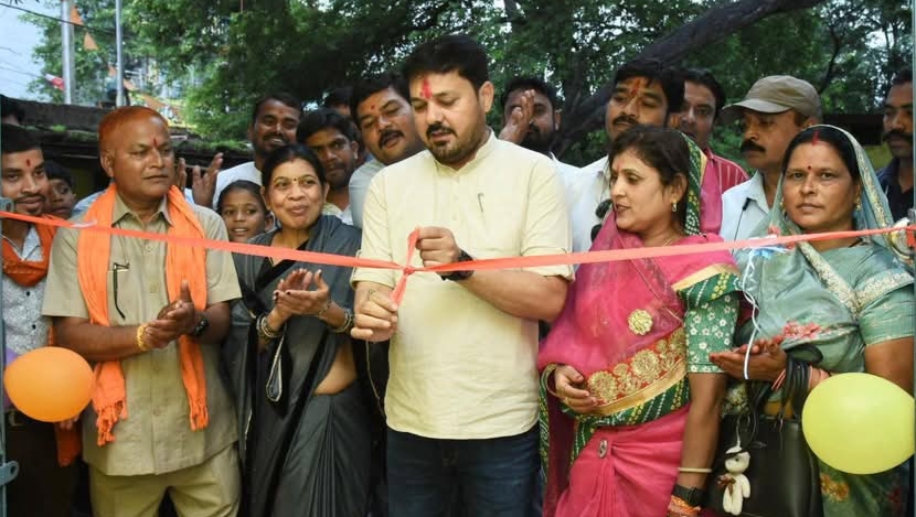 विद्यालयों में प्रवेश लेने वाले नन्हे मुन्ने बच्चे आने वाले कल का भविष्य हैं अनुज