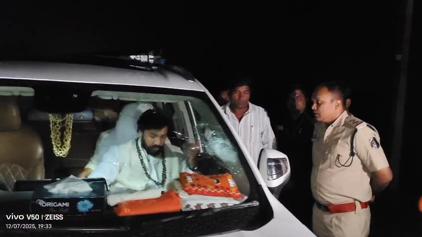 आरंग विधायक गुरु खुशवंत साहेब की गाड़ी पर हुआ अचानक हमला।बाल–बाल बचे विधायक