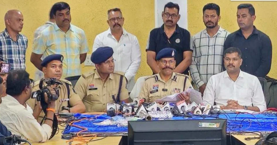 अंतरराष्ट्रीय तस्कर समेत 9 आरोपियों को किया गिरफ्तार, 1 करोड़ की हेरोइन बरामद