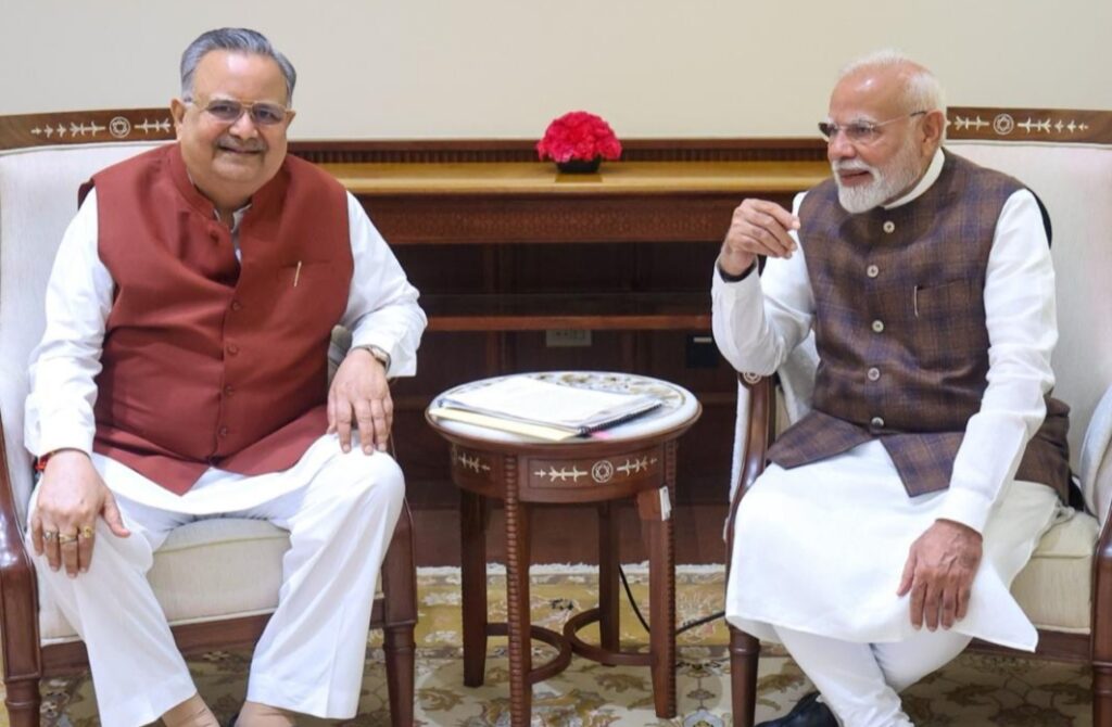 डॉ. रमन सिंह ने प्रधानमंत्री नरेंद्र मोदी को नवीन विधानसभा भवन लोकार्पण के लिए किया आमंत्रित