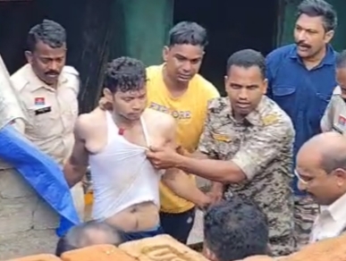 कलयुगी बेटे ने की मां की कुल्हाड़ी से हत्या, वारदात के बाद गाना गाता रहा आरोपी