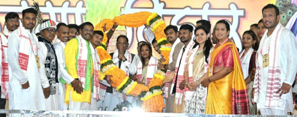 करमा तिहार के रंग में डूबा मुख्यमंत्री निवास