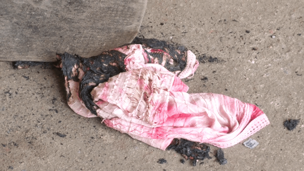 महिला ने महिला थाने के बाहर लगाई खुद को आग