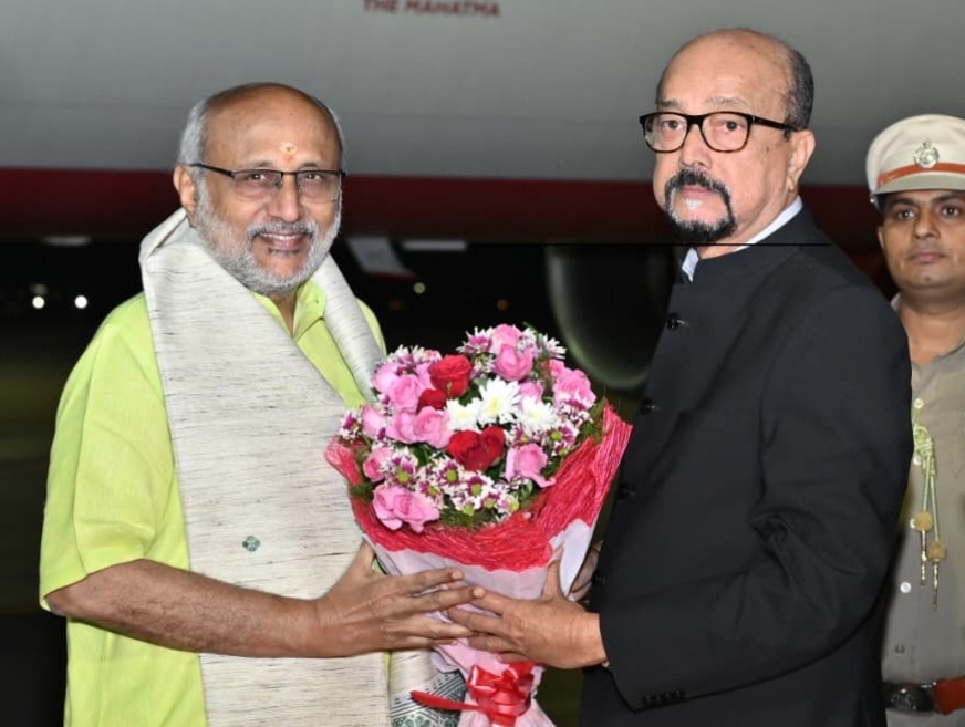 राज्यपाल डेका ने उपराष्ट्रपति  राधाकृष्णन का किया आत्मीय स्वागत