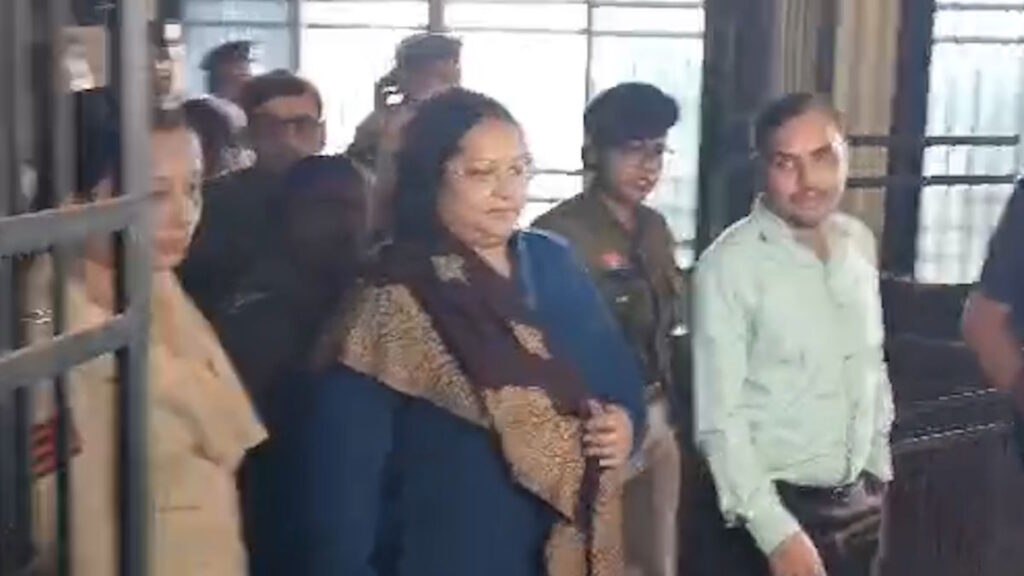 सौम्या चौरसिया को ईडी ने स्पेशल कोर्ट में किया पेश