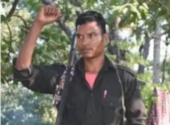 50 लाख का इनामी नक्सली कमांडर बारसे देवा ने तेलंगाना पुलिस के सामने किया सरेंडर