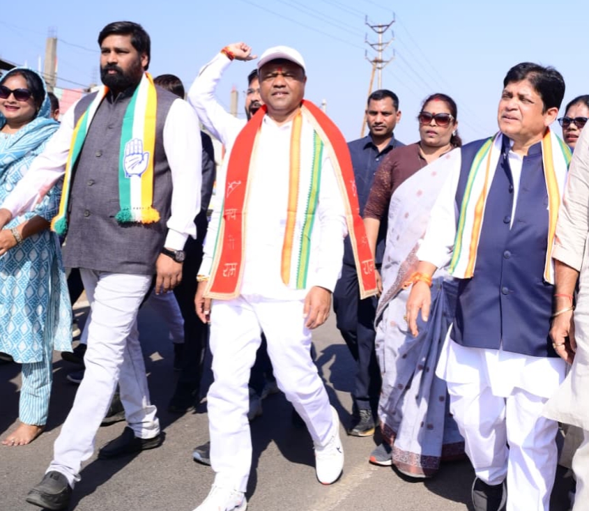 पीसीसी अध्यक्ष दीपक बैज की अगुवाई में चंदखुरी से पुराने विधानसभा तक निकाली पदयात्रा