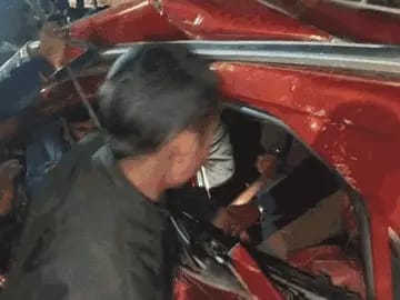 कार अनियंत्रित होकर हाइवा से टकराई, युवक-युवती की मौत, दो घायल