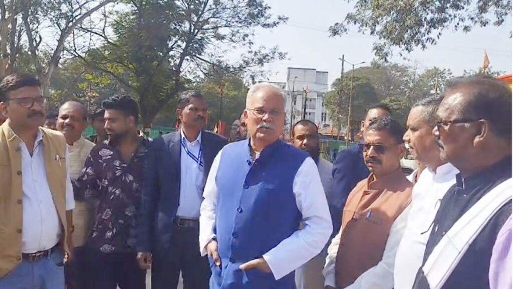 लखमा से मिले भूपेश बघेल, ED-EOW की कार्रवाई पर उठाए सवाल