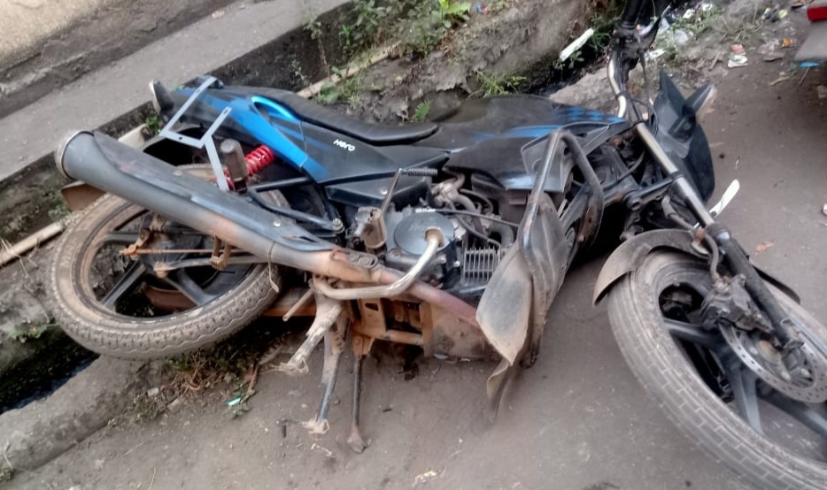 मीडिया कॉलोनी में आधी रात गुंडागर्दी: गाड़ियों में तोड़फोड़,