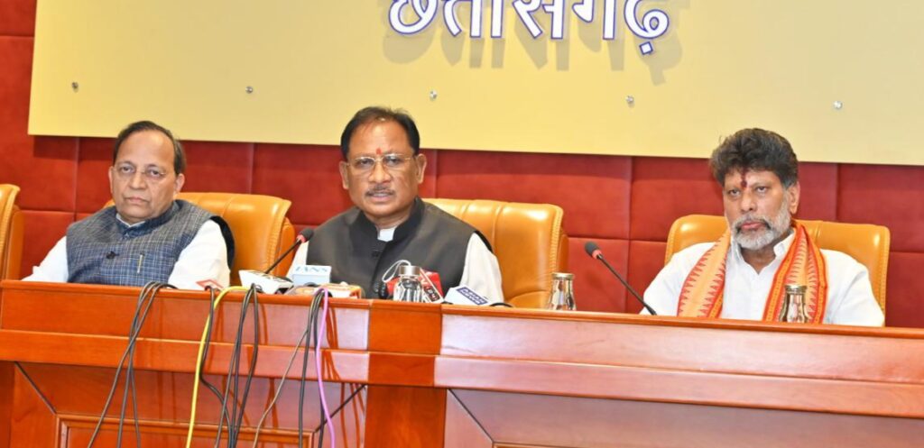 विष्णुदेव साय का विपक्ष पर हमला, बोले महिलाओं के अधिकारों से खिलवाड़