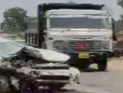 दो कारों की भिड़ंत में एक की मौत, 6 घायल