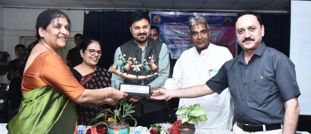 गुरुकुल महिला महाविद्यालय के दीक्षारंभ समारोह में पहुंचे विधायक अनुज शर्मा