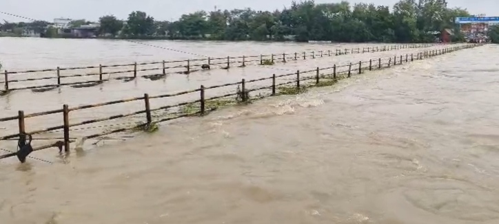 रायपुर के महादेव घाट में खारुन नदी का जलस्तर बढ़ा